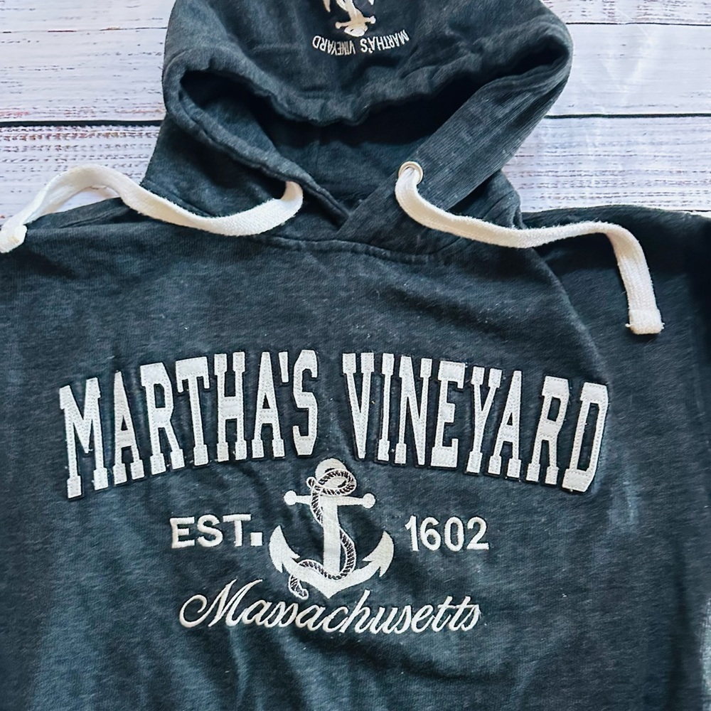 Martha’s Vinyard Sweatshirt! Size 16 - Picture 2 of 5